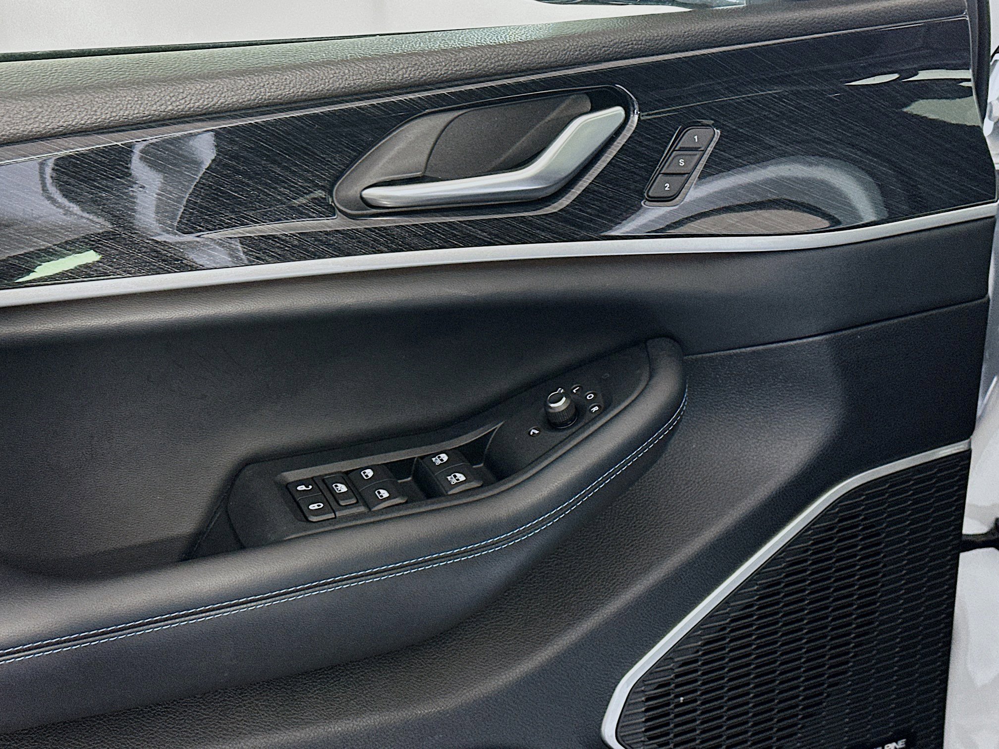 Used 2023 Jeep Grand Cherokee Trailhawk w/ Advanced Protech Group II image 15