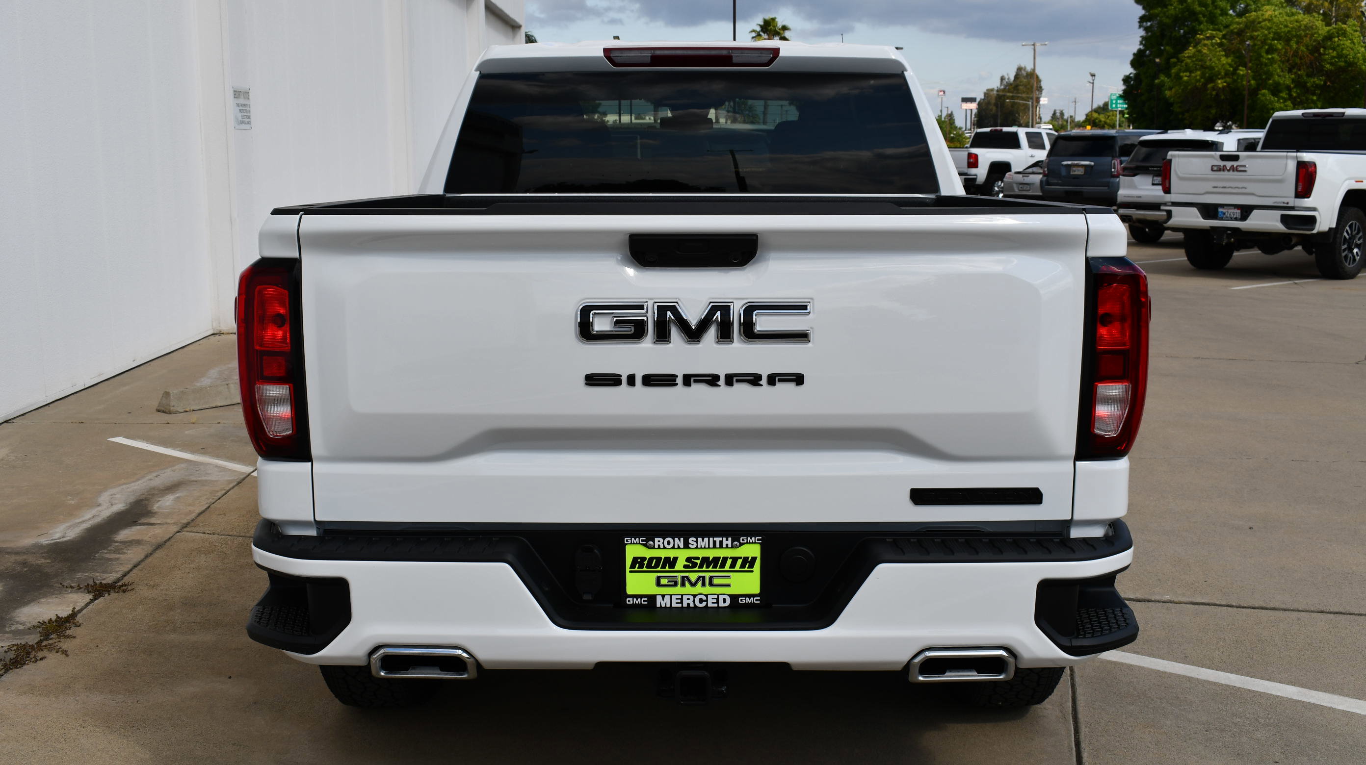 New 2026 GMC Sierra 1500 Elevation w/ LPO, Elevation Black Package AWD/4WD image 8