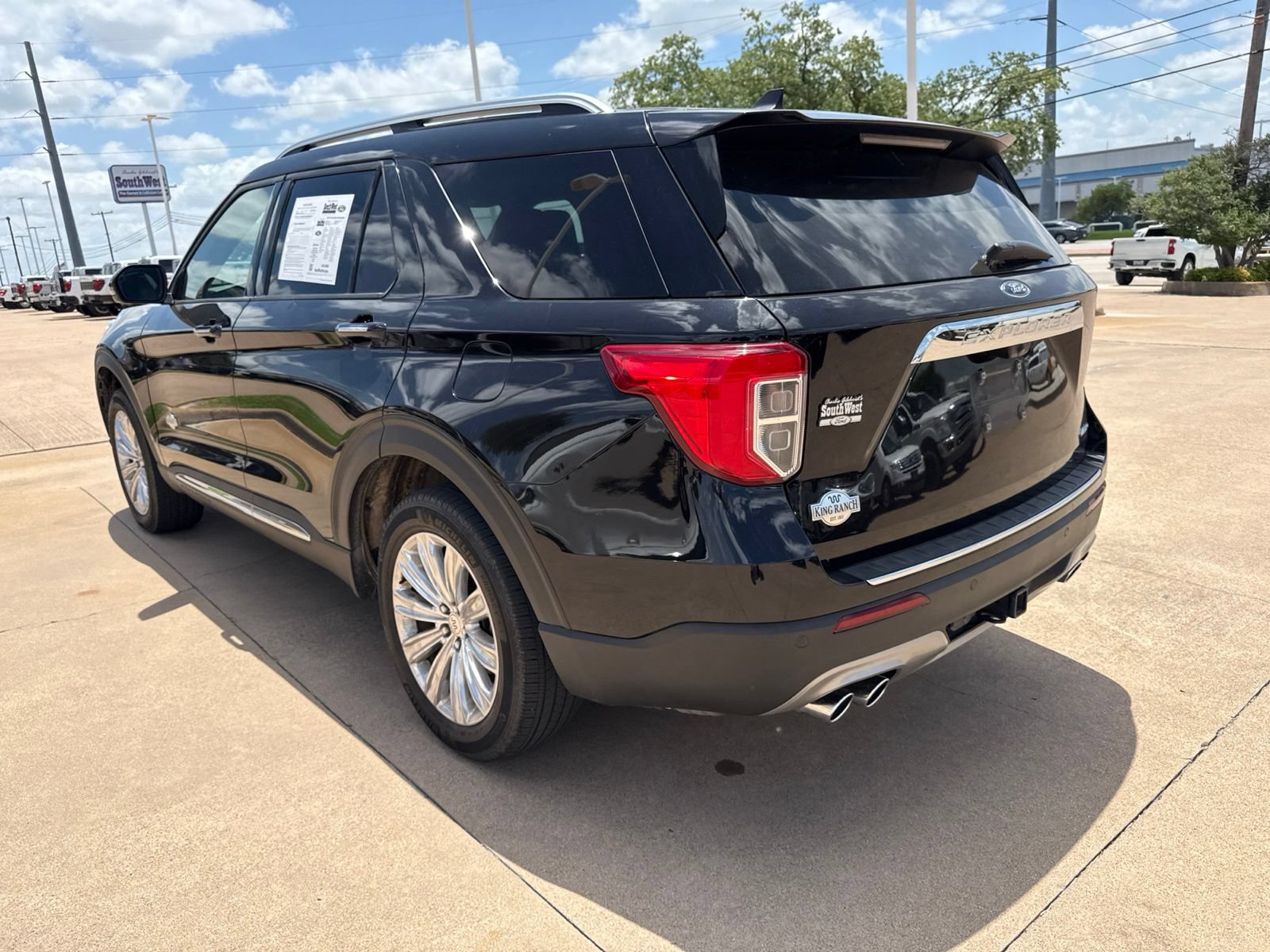 Used 2023 Ford Explorer King Ranch w/ Technology Package AWD/4WD image 5