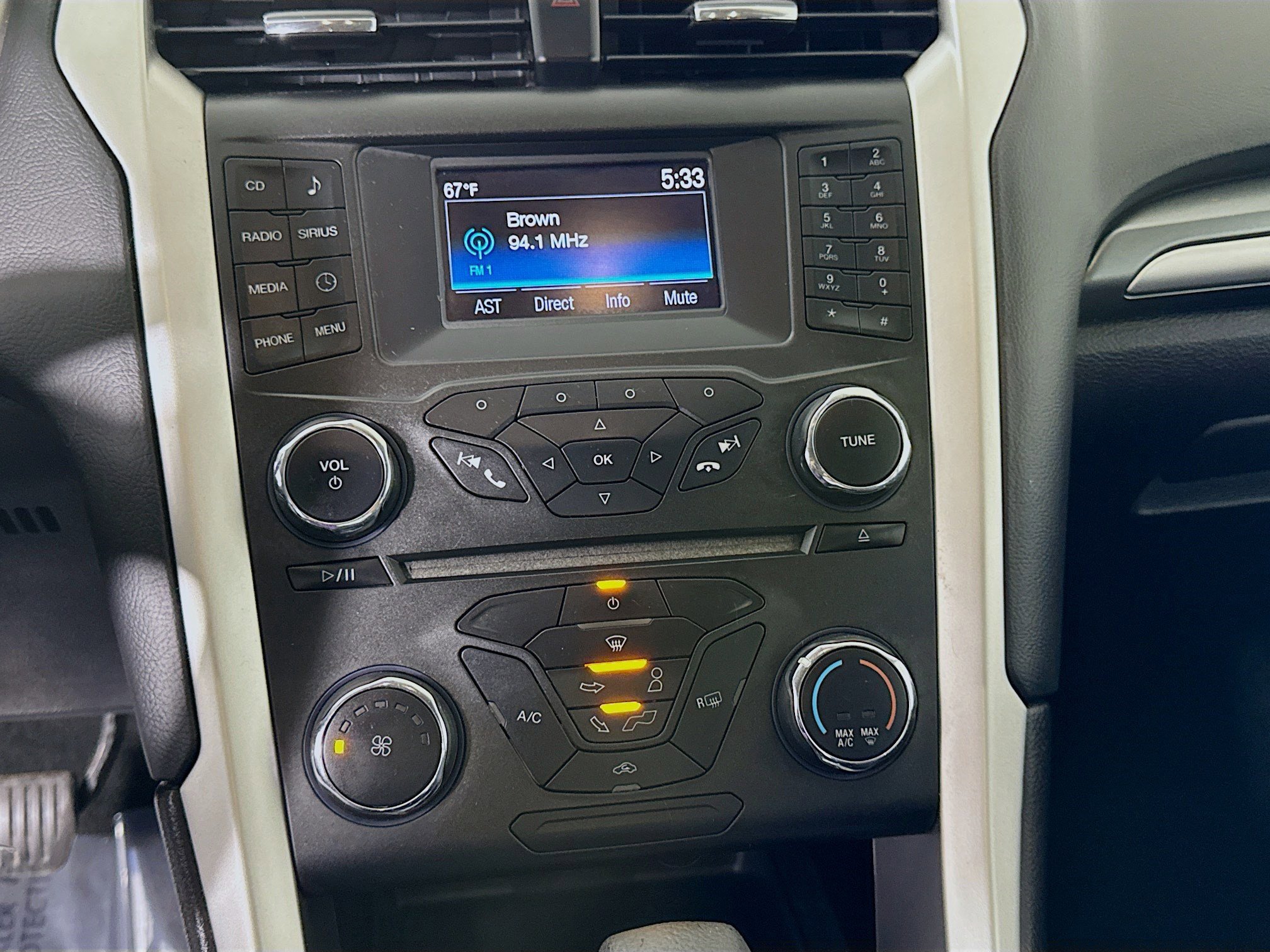 Used 2016 Ford Fusion SE image 18