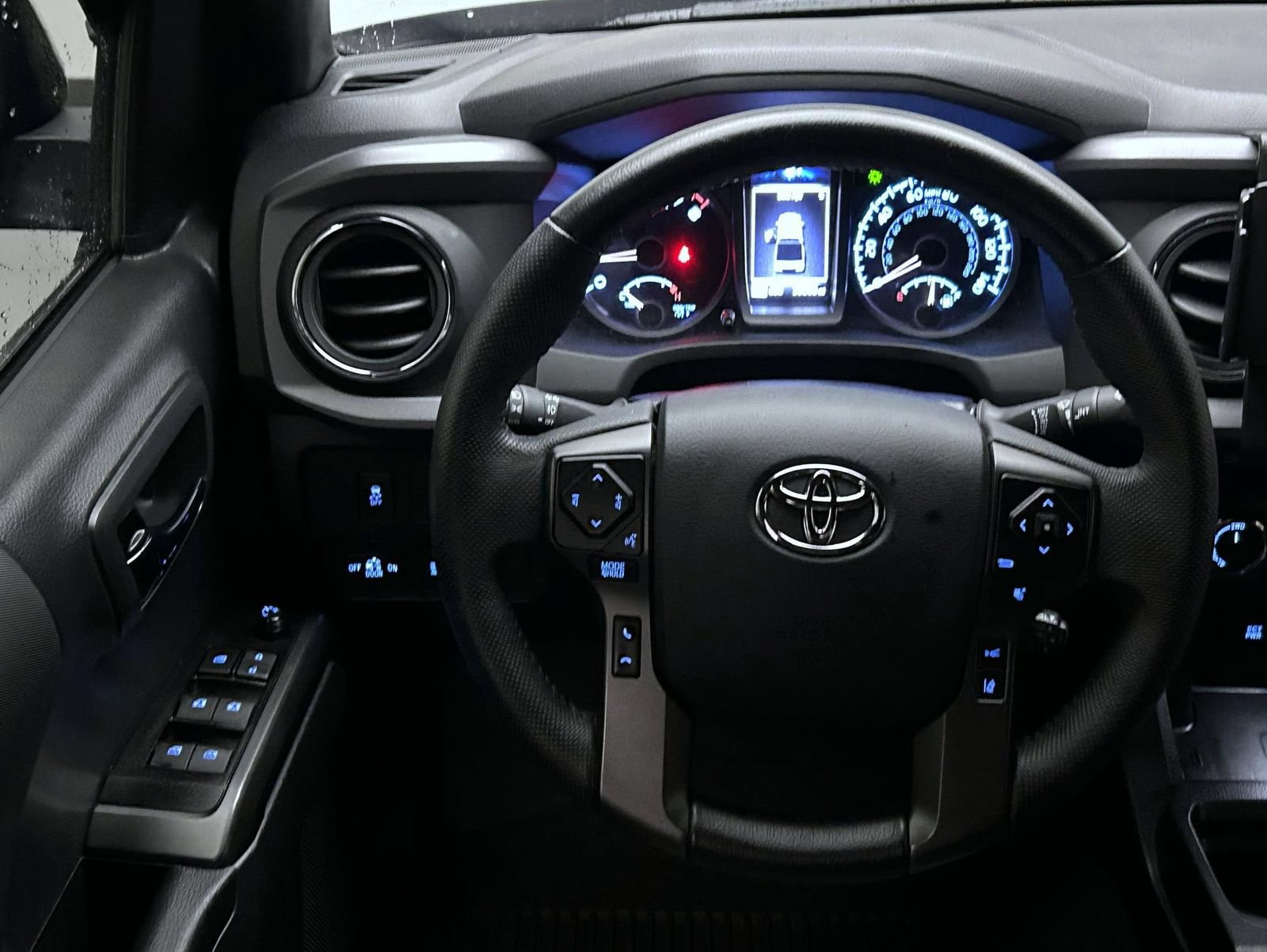 Used 2023 Toyota Tacoma TRD Off-Road AWD/4WD image 12