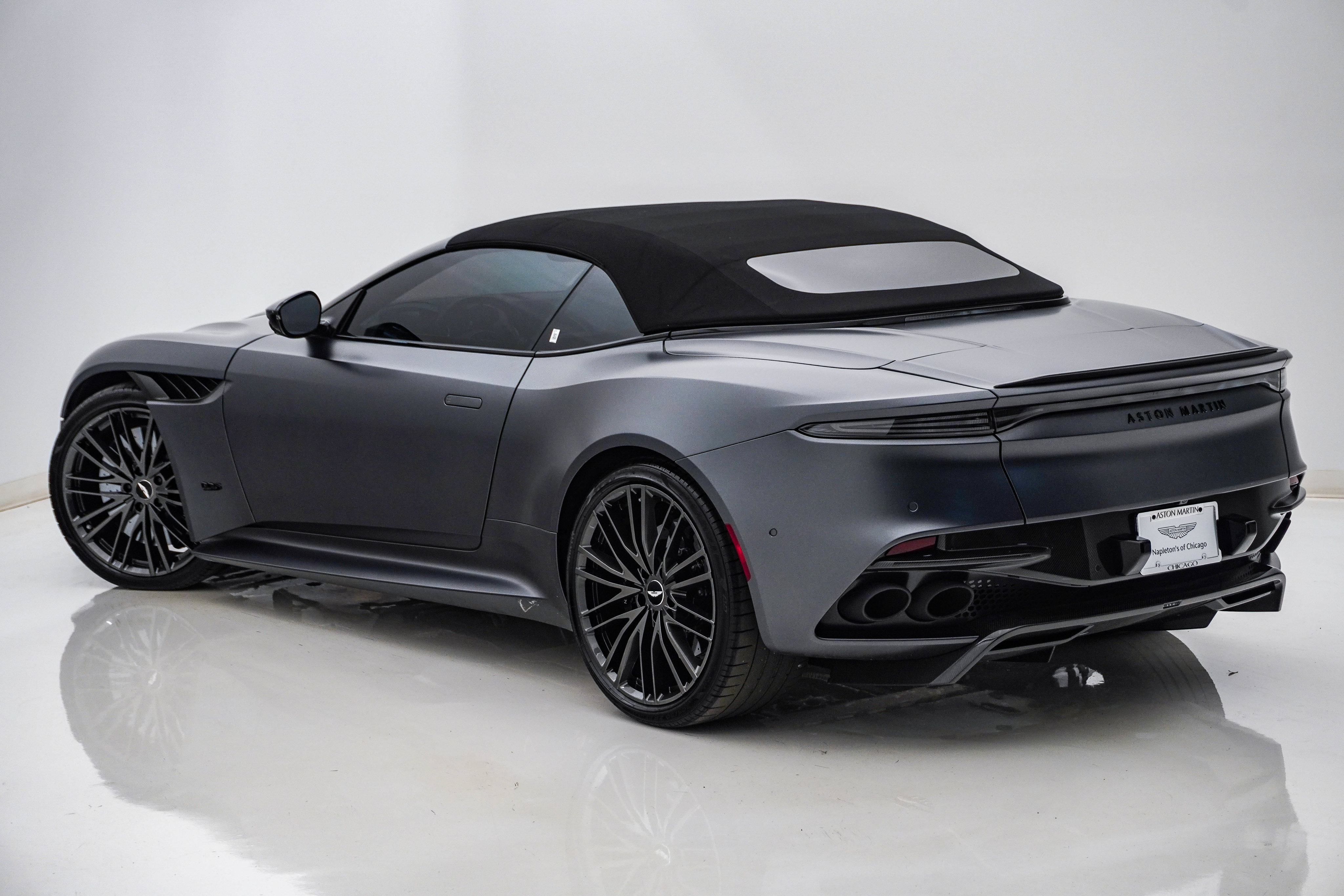 Used 2023 Aston Martin DBS Superleggera Volante RWD image 8
