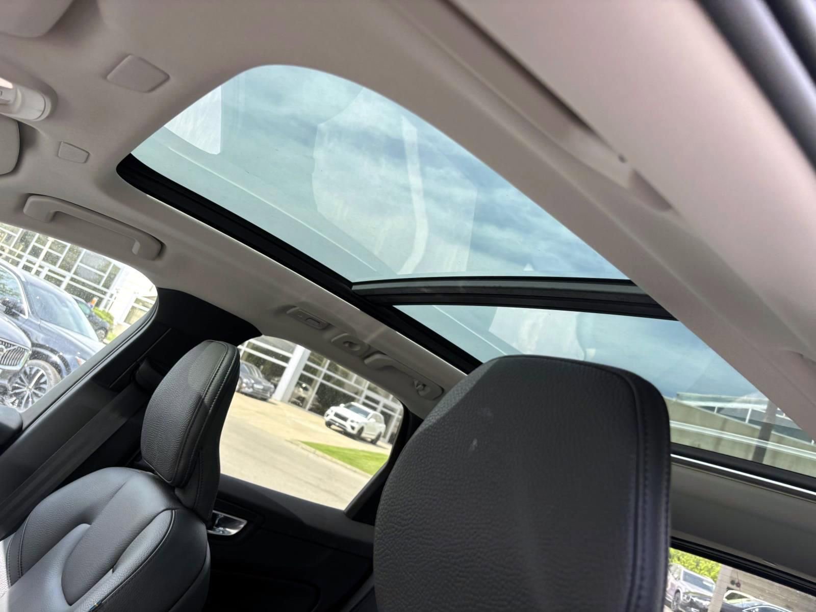 Used 2023 Volvo XC60 B5 Plus w/ Climate Package image 24