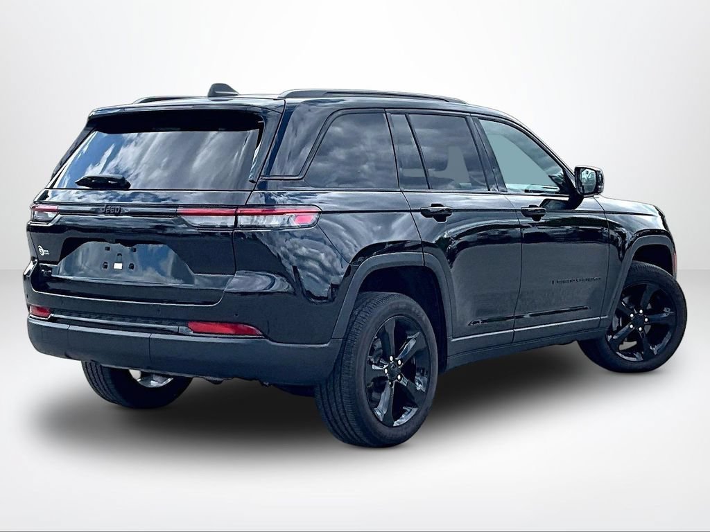 Used 2023 Jeep Grand Cherokee Altitude AWD/4WD image 3