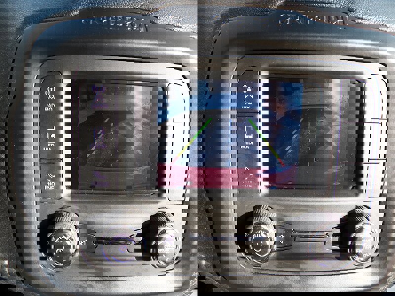 Used 2016 Jeep Renegade Latitude w/ Cold Weather Group image 14