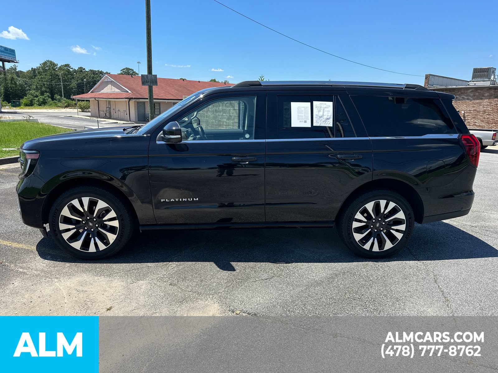 Used 2025 Ford Expedition Platinum w/ Driver's Package AWD/4WD image 9