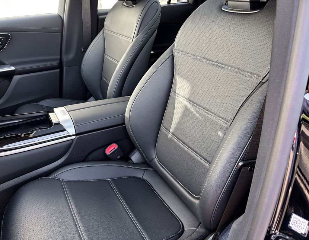 Used 2024 Mercedes-Benz GLC 300 4MATIC image 19