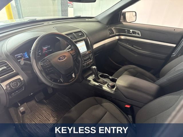 Used 2017 Ford Explorer XLT AWD/4WD image 12