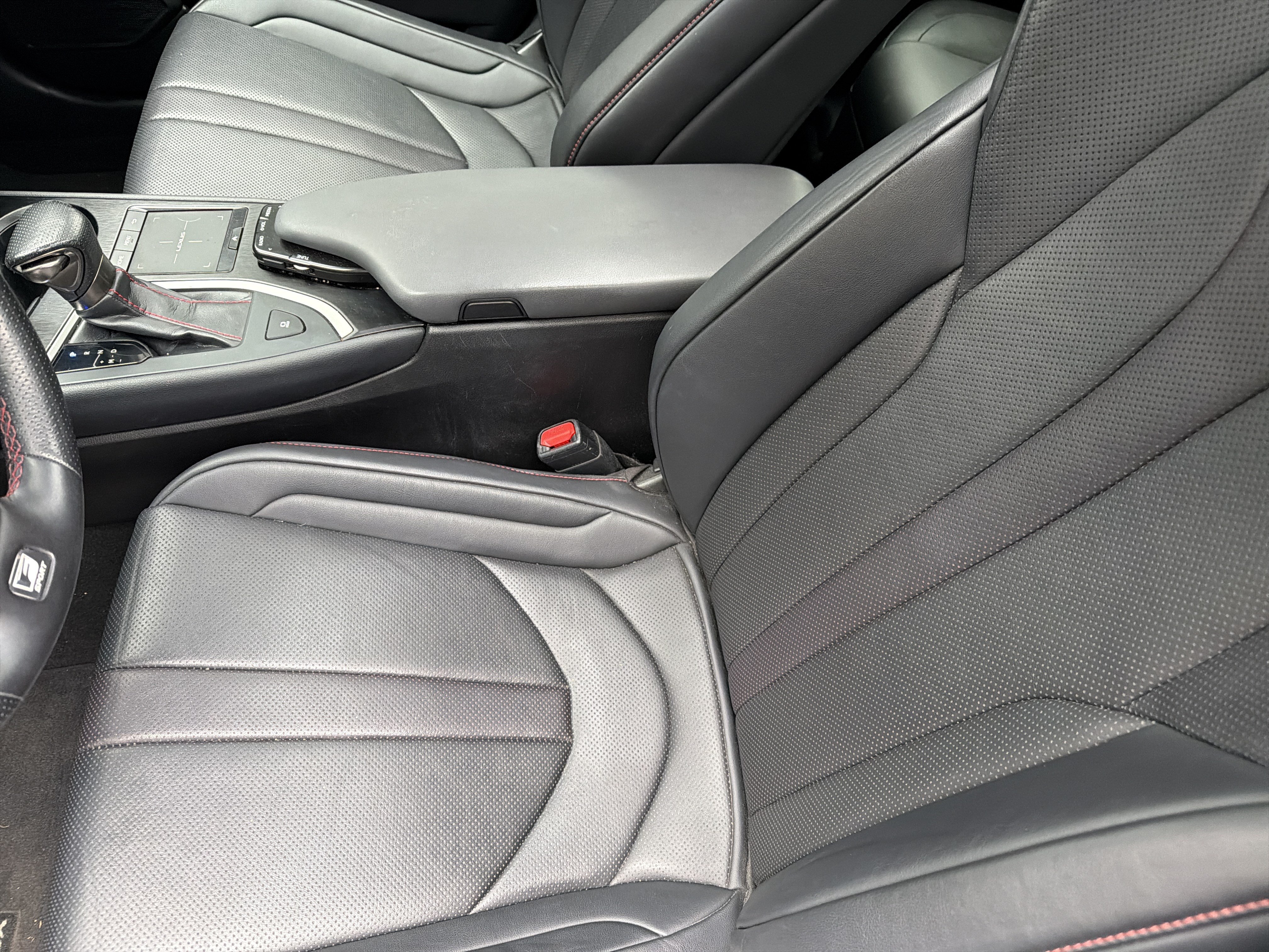 Used 2019 Lexus UX 200 F Sport w/ F Sport Premium Package FWD image 19