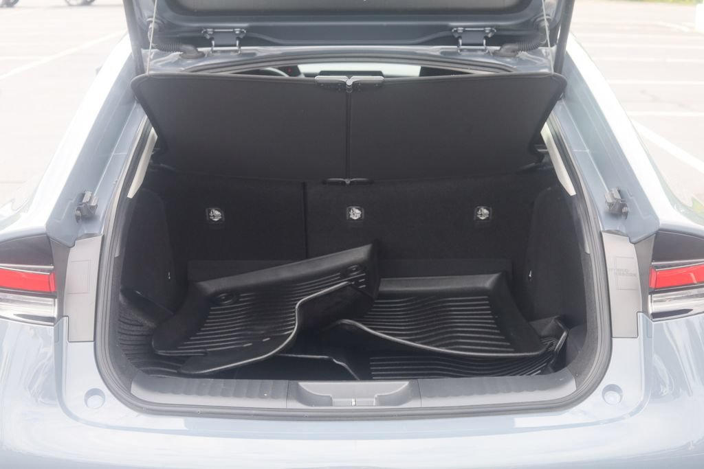 Used 2025 Toyota Prius LE FWD image 28