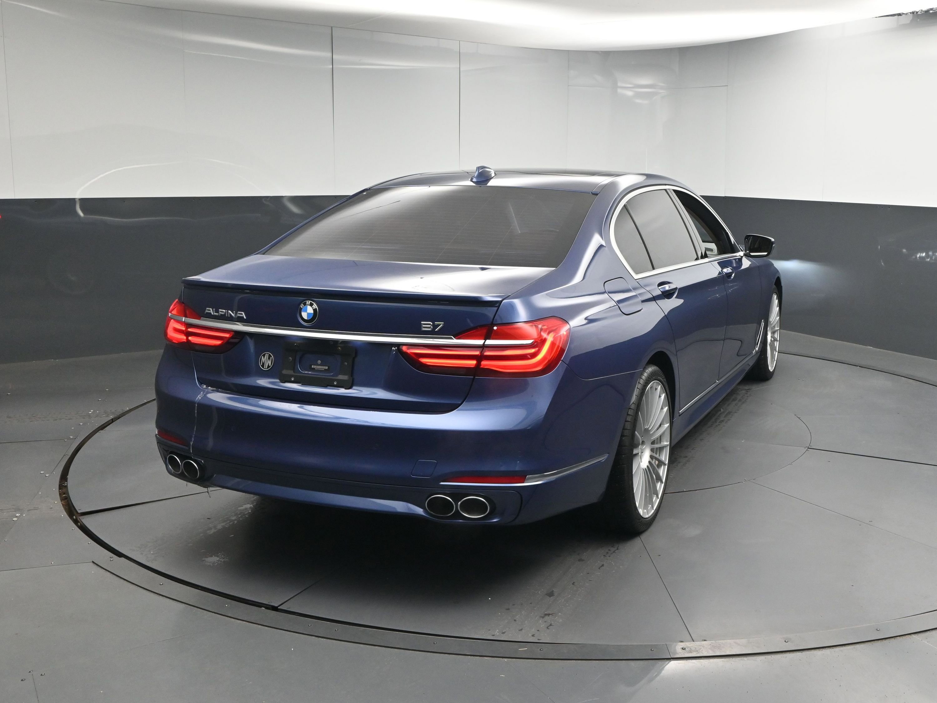 Used 2017 BMW 750i xDrive image 26