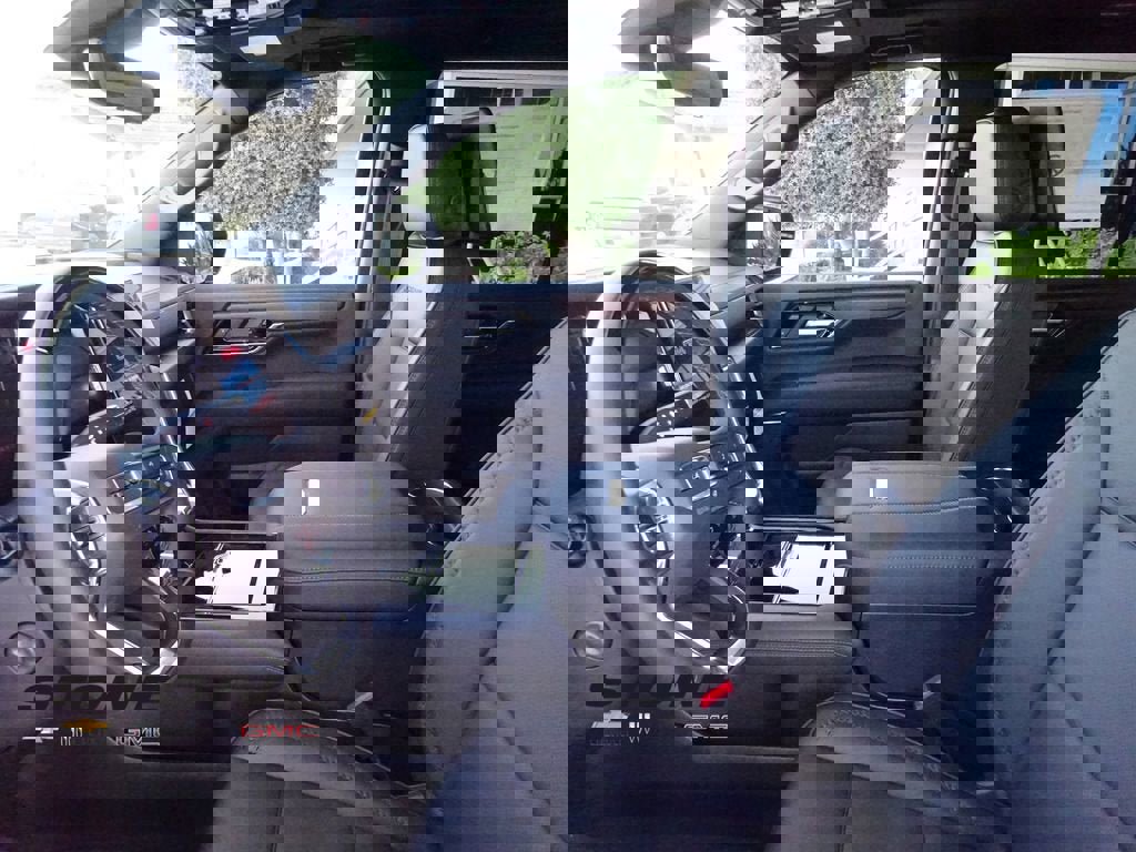 New 2026 GMC Yukon Denali w/ Denali Reserve Package image 13