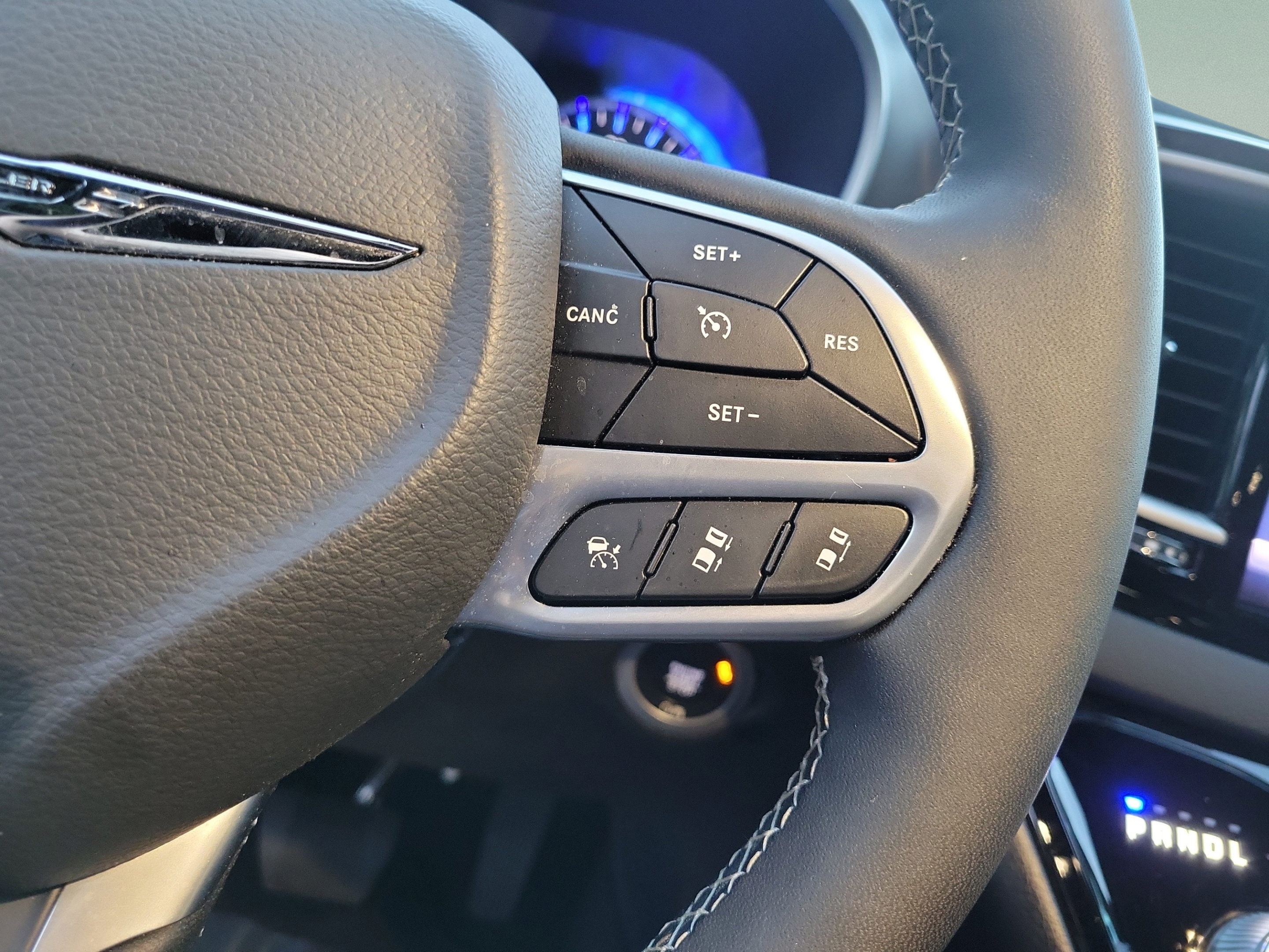 Used 2025 Chrysler Voyager LX FWD image 24