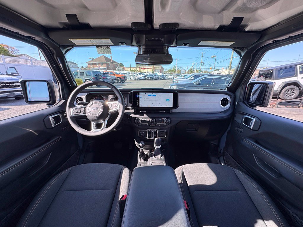 Used 2026 Jeep Wrangler Unlimited Sahara AWD/4WD image 26