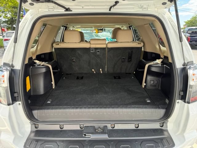 Used 2020 Toyota 4Runner SR5 Premium w/ Moonroof Package AWD/4WD image 8