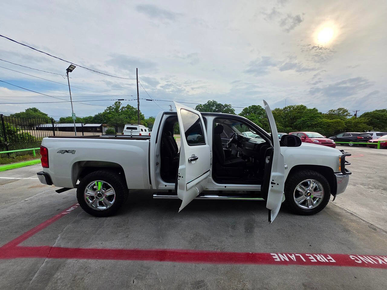 Used 2013 Chevrolet Silverado 1500 LT AWD/4WD image 30