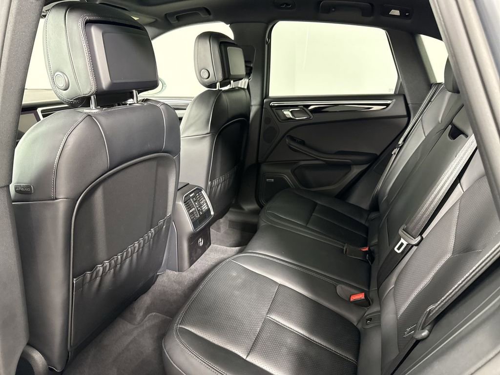 Certified 2025 Porsche Macan image 26