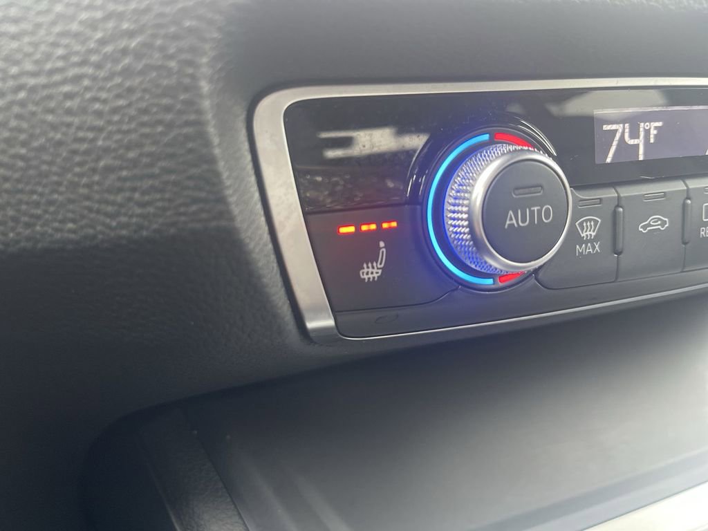 Used 2025 Audi Q3 2.0T Premium image 28