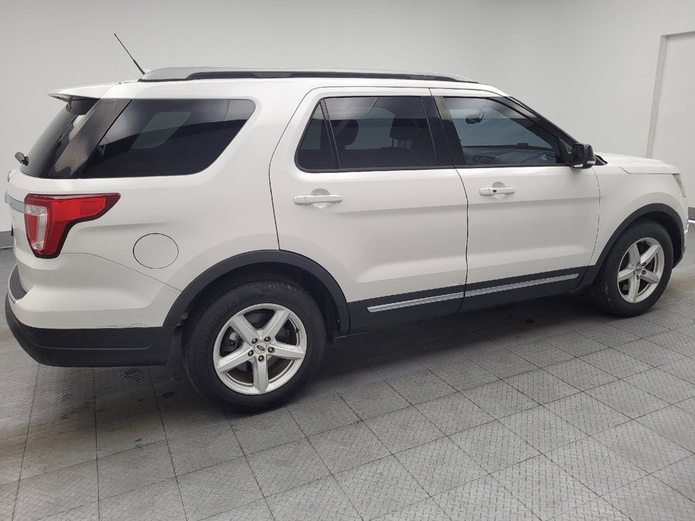 Used 2018 Ford Explorer XLT w/ Equipment Group 202A FWD image 10