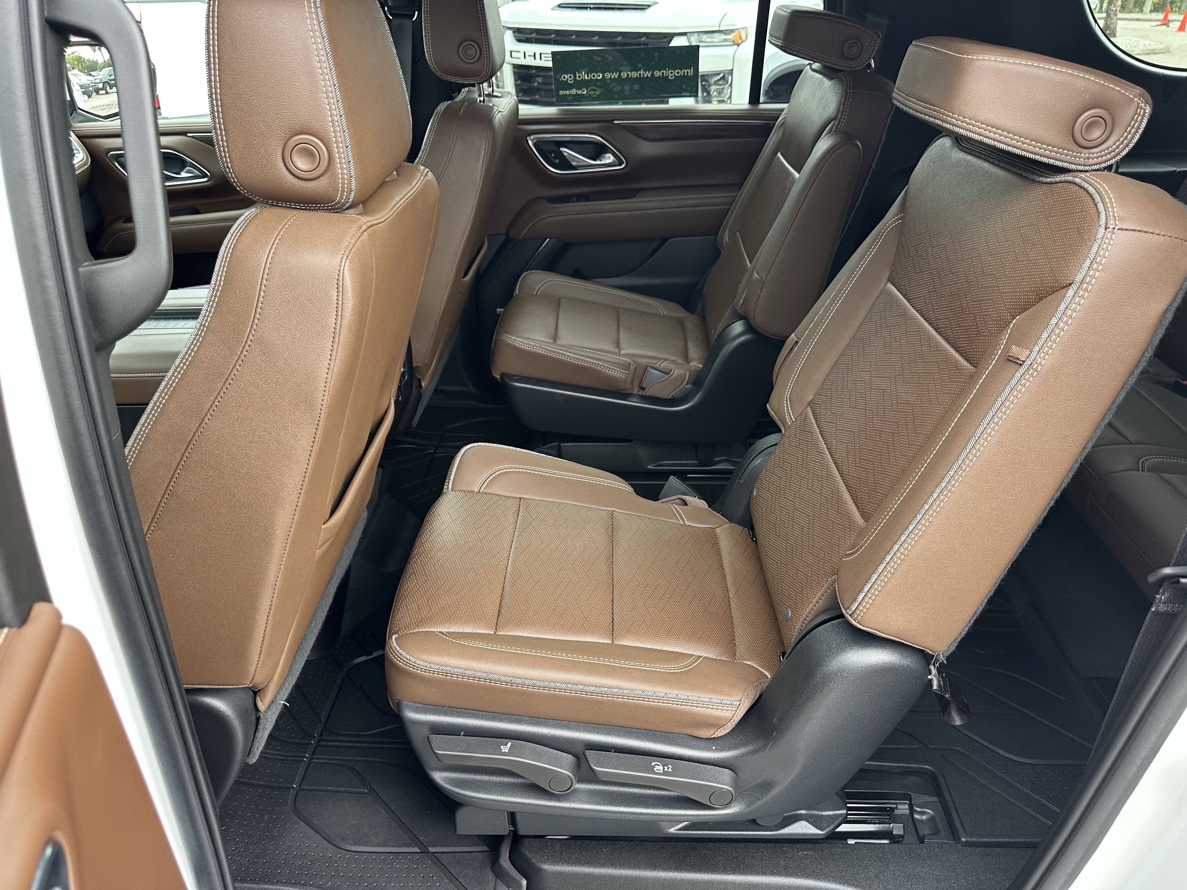 Certified 2023 Chevrolet Suburban High Country w/ Premium Package 2 AWD/4WD image 17