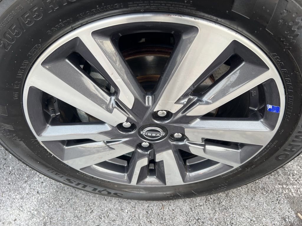 Certified 2023 Nissan Versa SV image 41