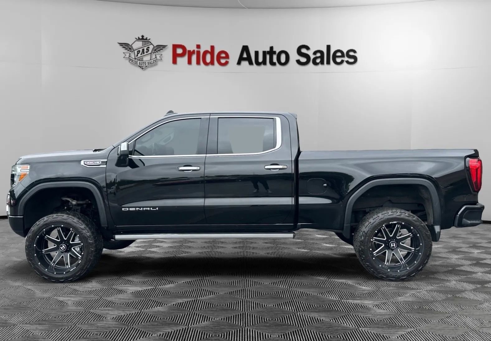 Used 2019 GMC Sierra 1500 Denali w/ Denali Ultimate Package AWD/4WD image 4
