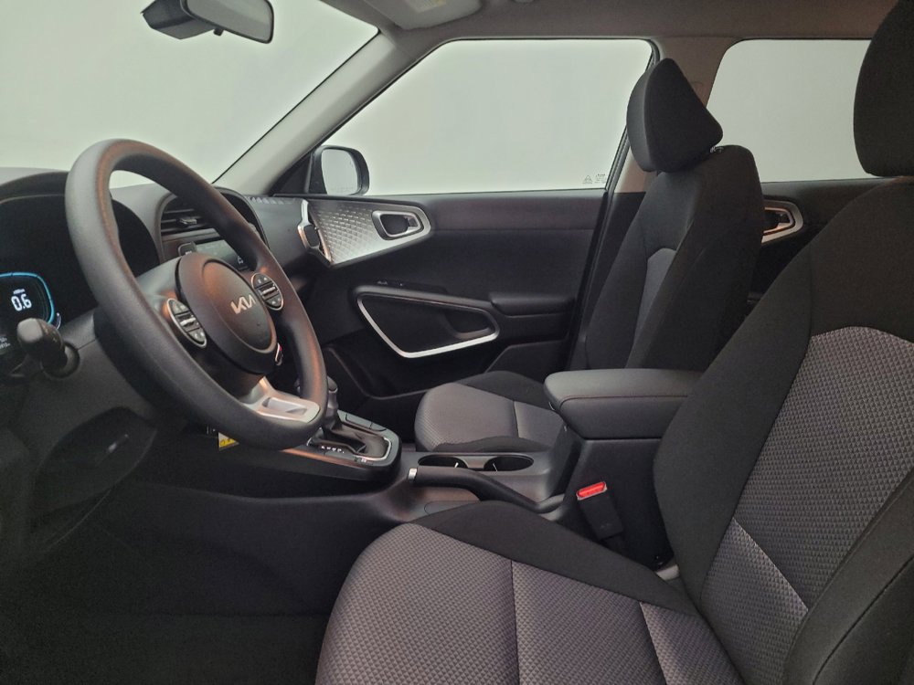 Used 2025 Kia Soul LX FWD image 17