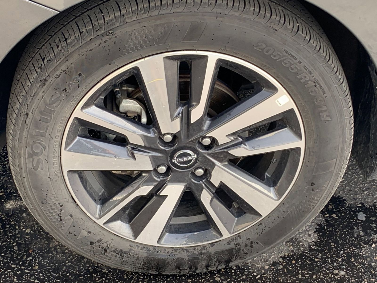 Used 2025 Nissan Versa SV image 28