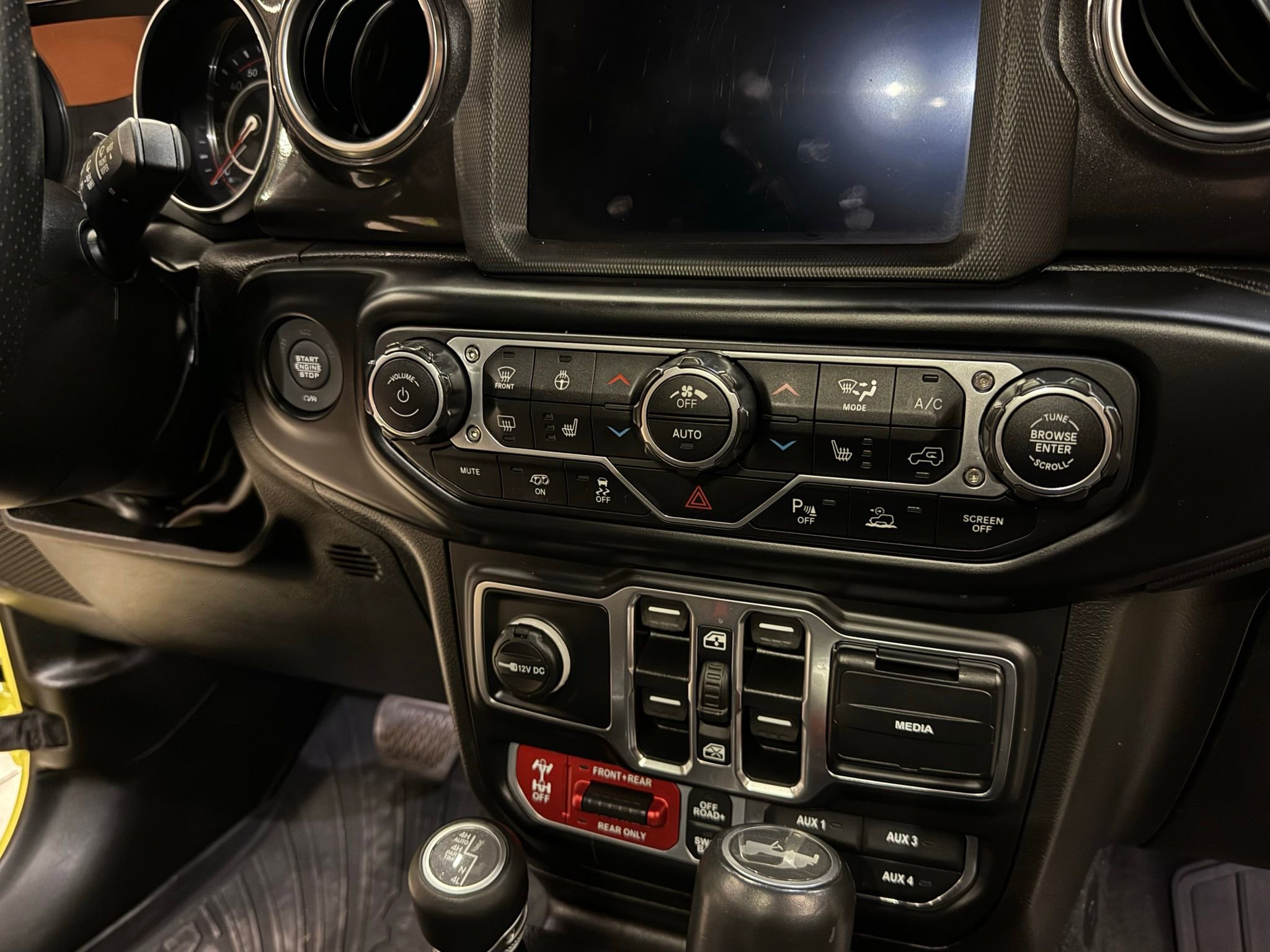 Used 2022 Jeep Wrangler Unlimited Rubicon w/ Trailer Tow Package image 18