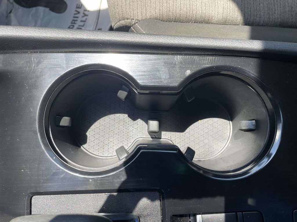 Used 2022 Nissan Rogue SV FWD image 18