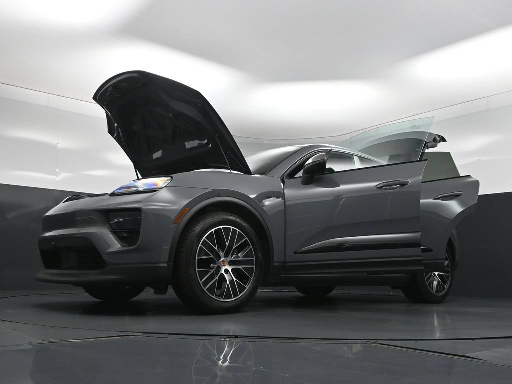 New 2025 Porsche Macan Electric RWD image 37