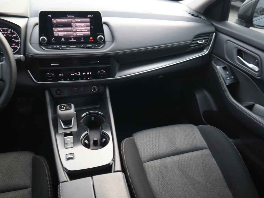 Used 2025 Nissan Rogue SV image 12