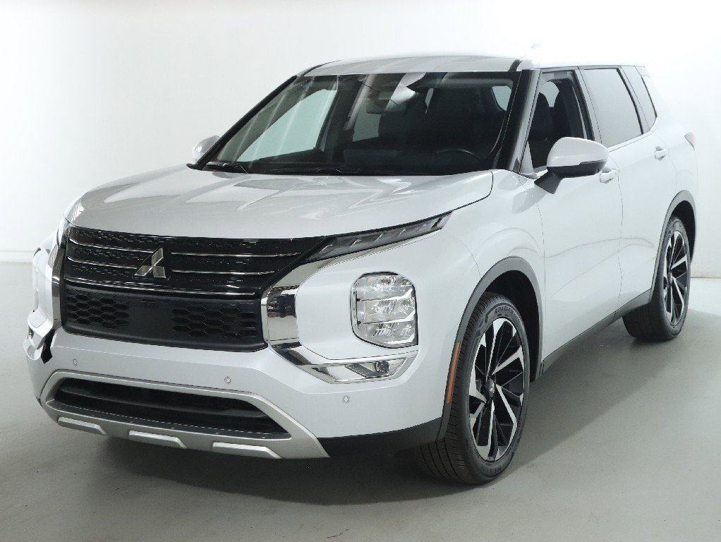 Used 2024 Mitsubishi Outlander SE image 4