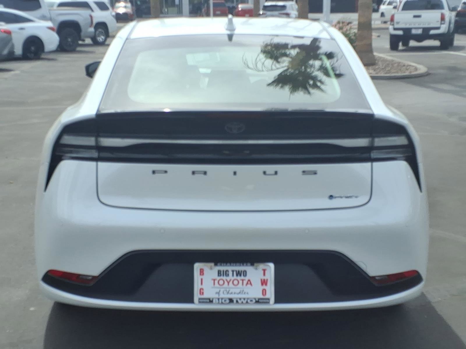 Used 2025 Toyota Prius Plug-In Hybrid FWD image 5