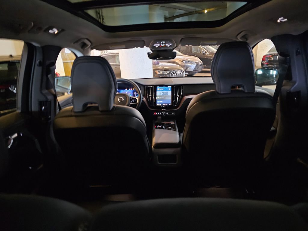 Certified 2023 Volvo XC60 B5 Plus AWD/4WD image 8