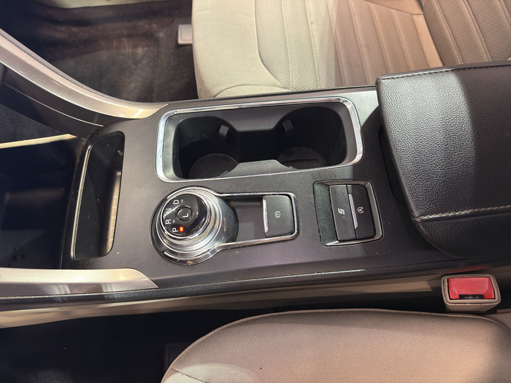 Used 2020 Ford Fusion SE FWD image 20
