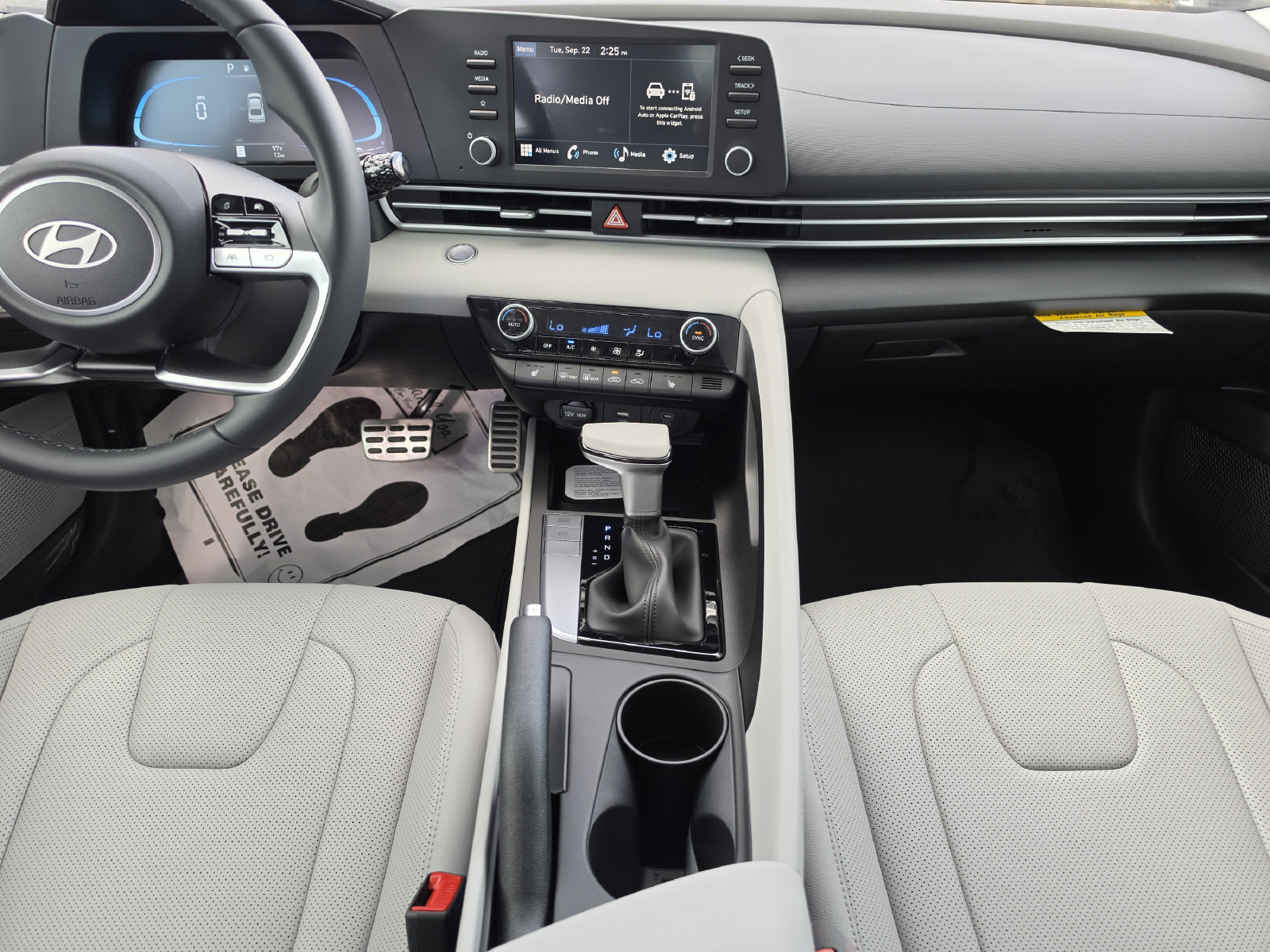 New 2026 Hyundai Elantra SEL Sport FWD image 17