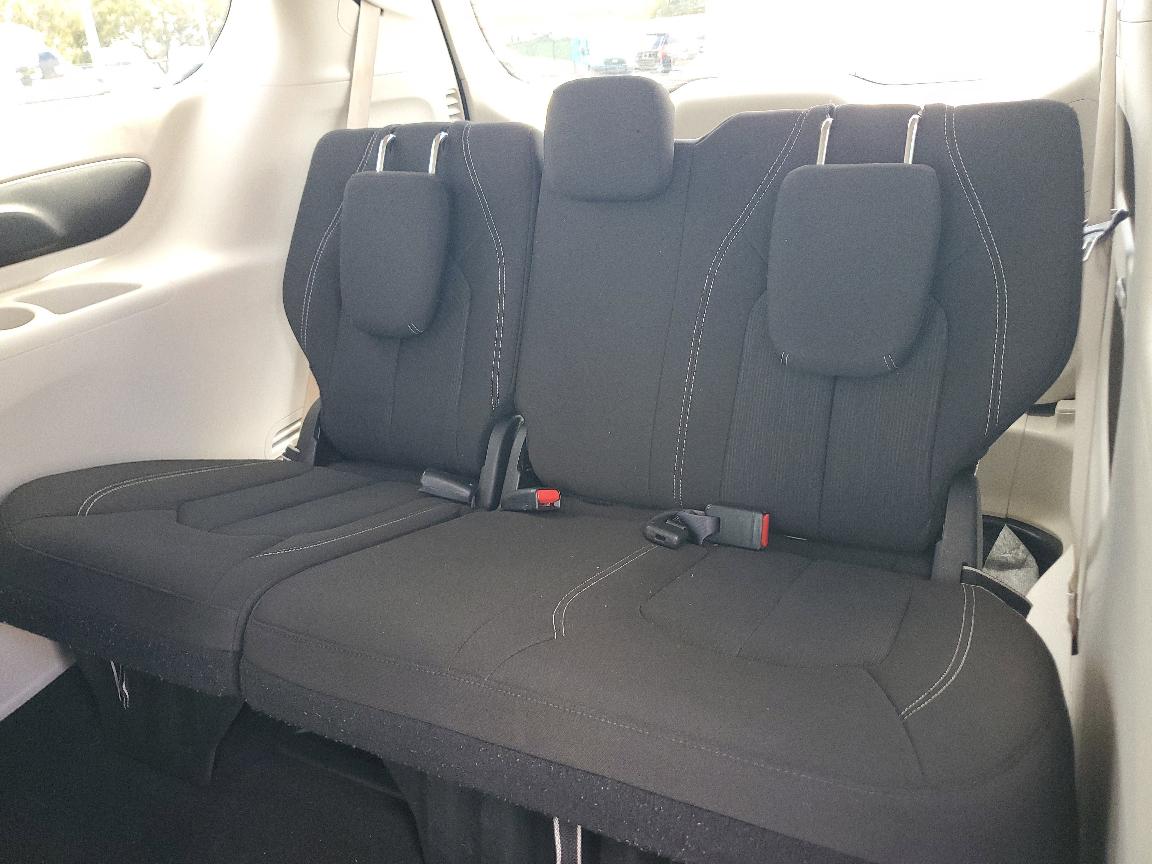 Used 2023 Chrysler Voyager LX image 15