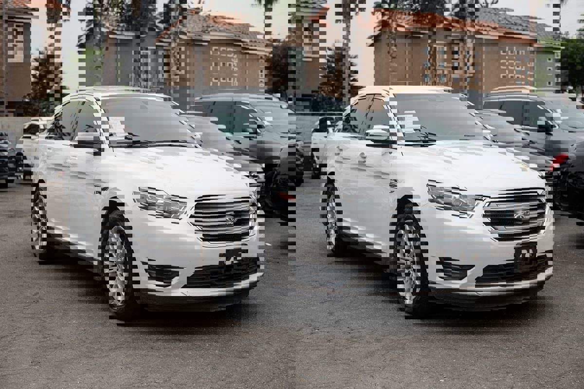 Used 2018 Ford Taurus SEL w/ Equipment Group 201A image 1