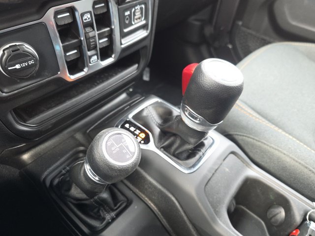 Used 2025 Jeep Wrangler Unlimited Sahara w/ Safety Group AWD/4WD image 26