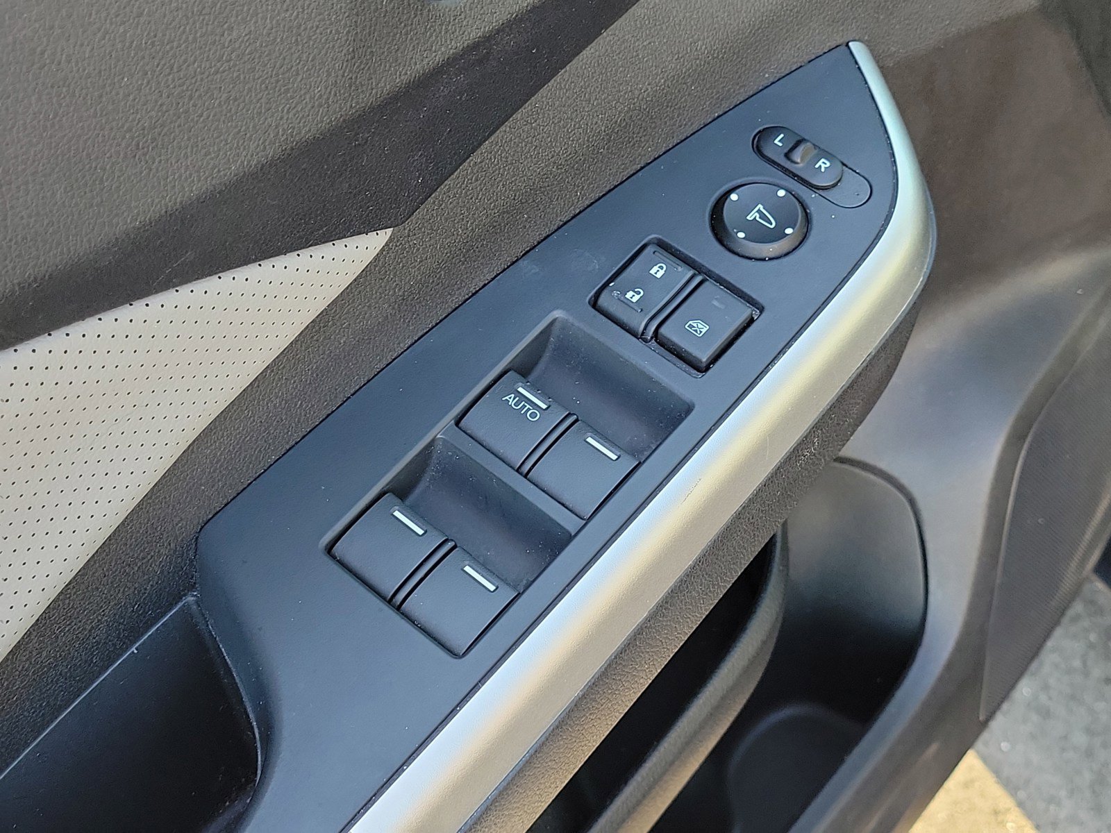 Used 2015 Honda CR-V EX-L image 14