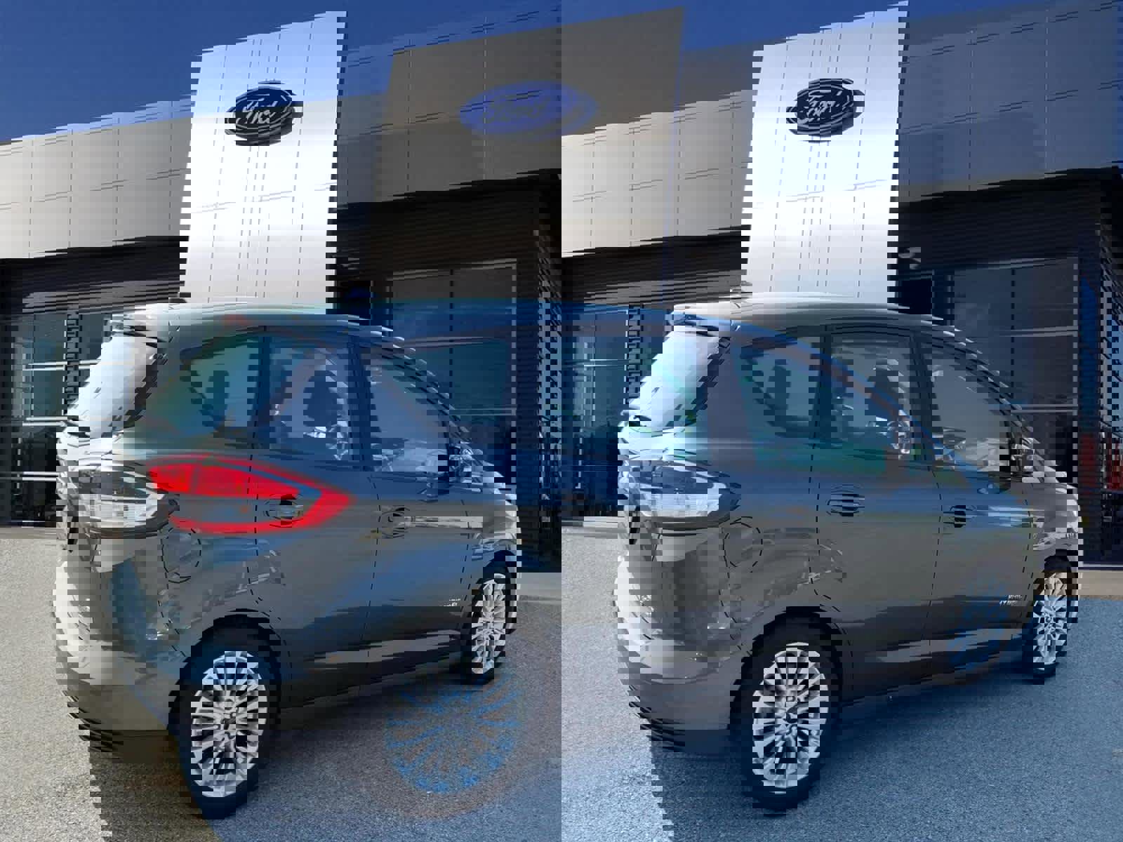 Used 2017 Ford C-MAX SE image 2