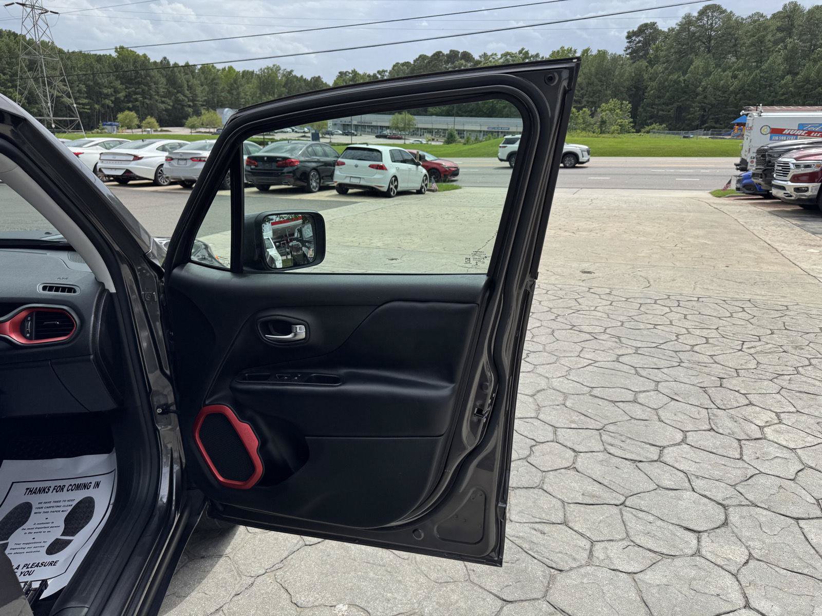 Used 2016 Jeep Renegade Trailhawk AWD/4WD image 16