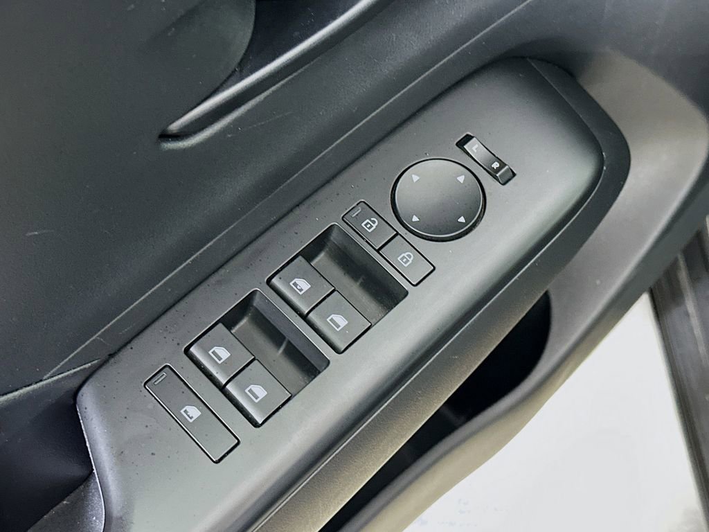 Used 2025 Hyundai Kona SEL FWD image 19