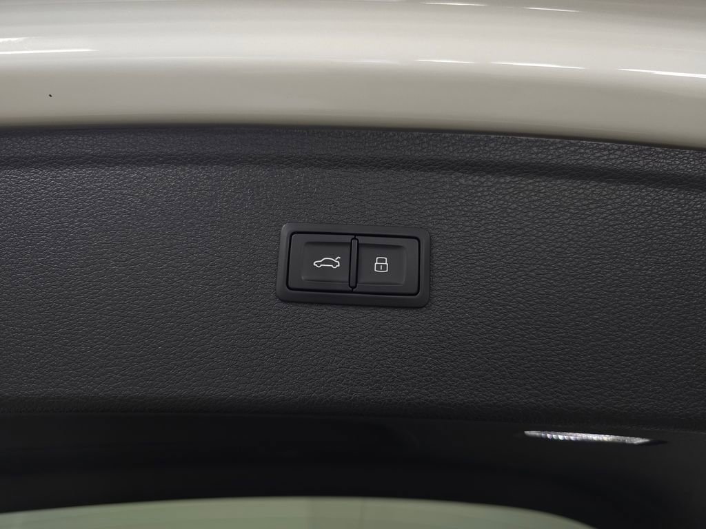 Used 2021 Audi Q5 Prestige w/ Prestige Package AWD/4WD image 10