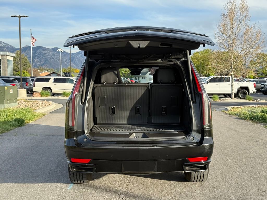 Used 2022 Cadillac Escalade Sport Platinum AWD/4WD image 12