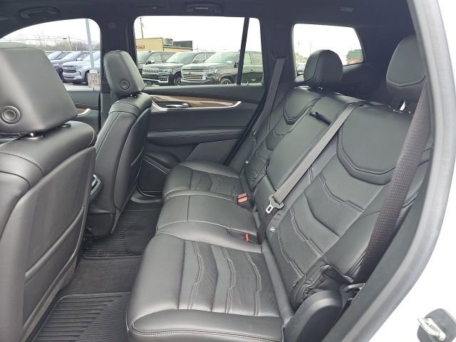 Used 2021 Cadillac XT6 Premium Luxury w/ Platinum Package AWD/4WD image 25