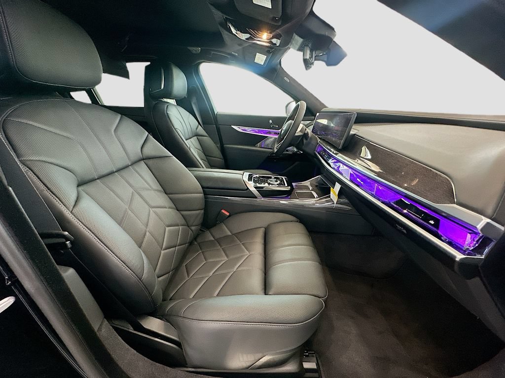 New 2026 BMW i7 M70 AWD/4WD image 28