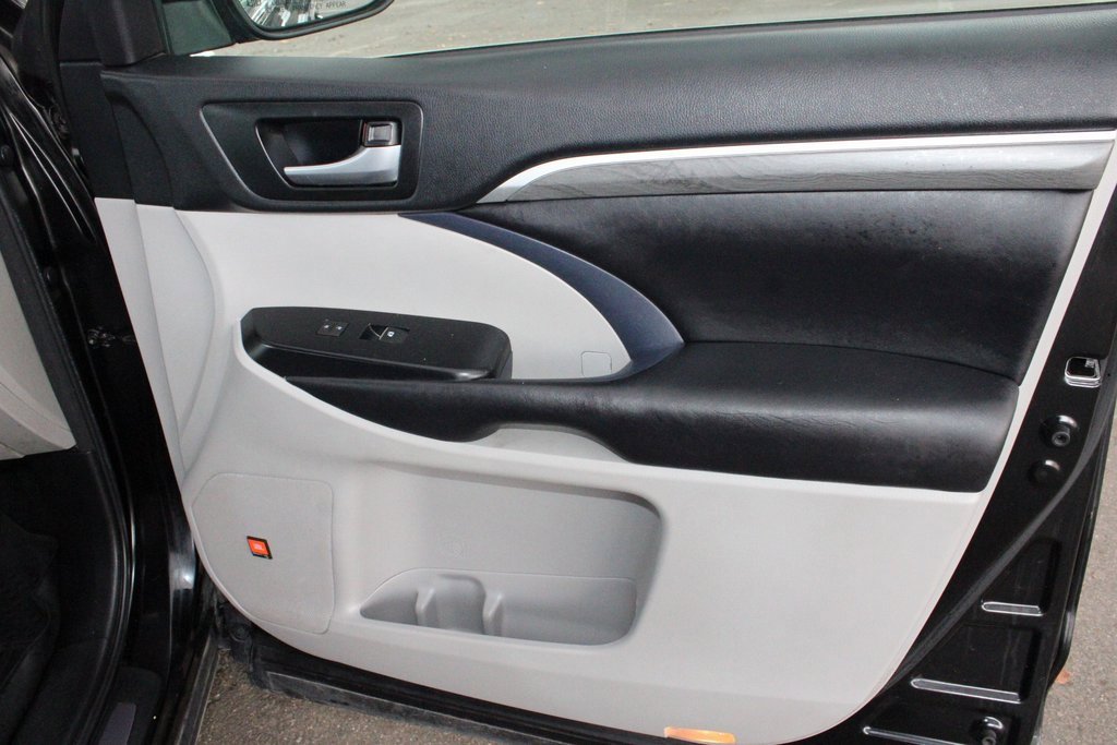 Certified 2018 Toyota Highlander Limited Platinum image 47