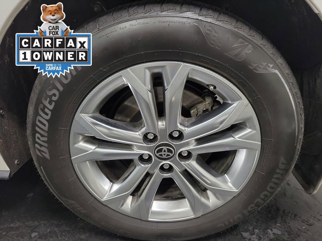 Used 2024 Toyota Sienna Platinum image 10